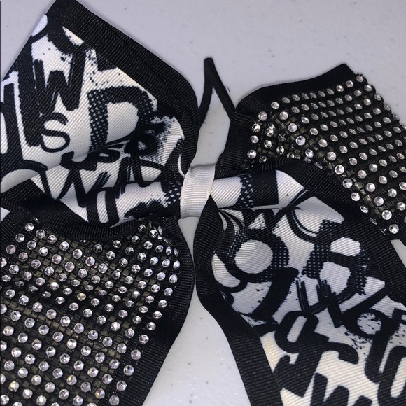 🎀 Bow - “Worlds” - Black/White - Picture 3 of 4